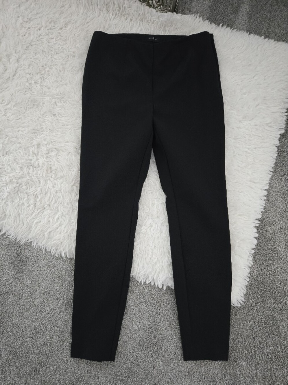 White House Black Market The Skinny side-zip ankle pants. Size 12 Long.
